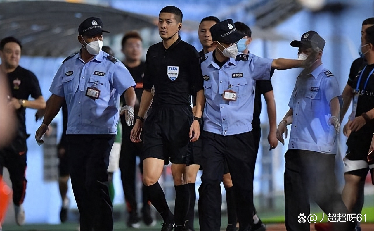 爱游戏体育-赛后上海海港备战欧超杯，内部沟通细节曝光，球迷炸锅，训练强度明显提升-爱游戏体育