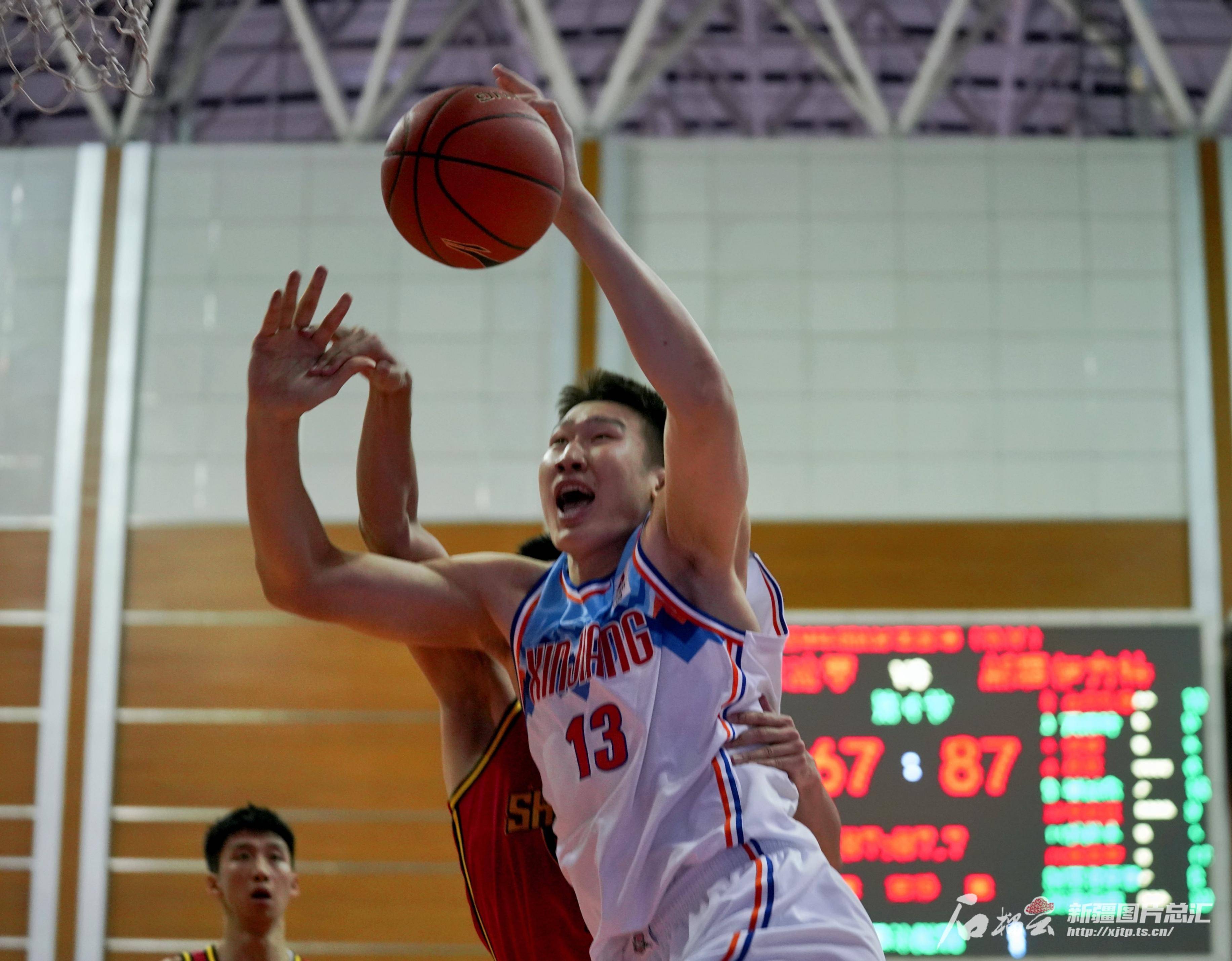 山东男篮窗口期战术微调，志在欧超杯名次提升，目标明确，更衣室氛围转暖